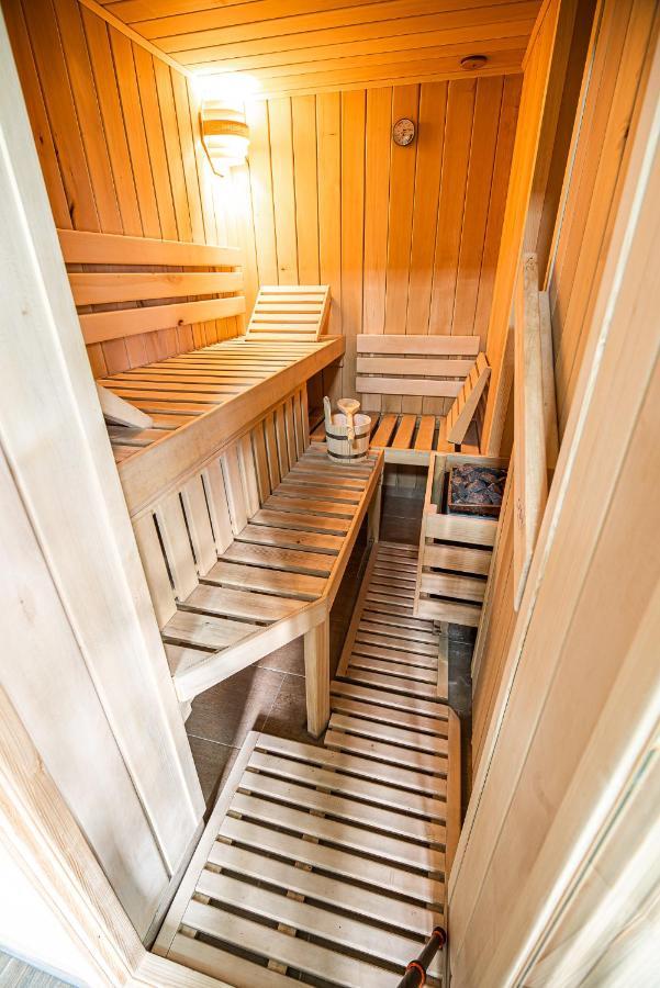 Holiday Home With Hot Tub And Sauna Sabina Rovte Exterior foto