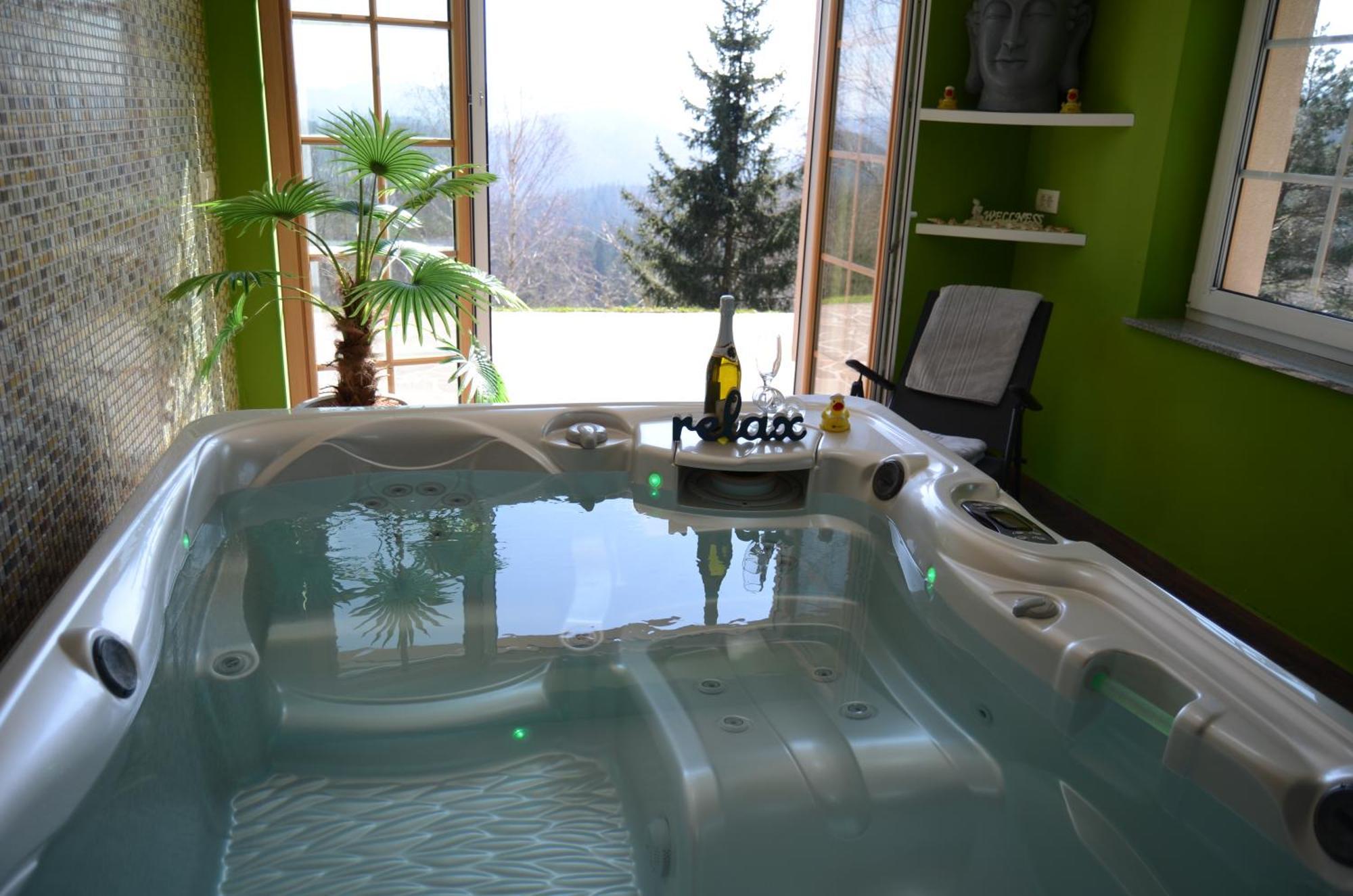 Holiday Home With Hot Tub And Sauna Sabina Rovte Exterior foto