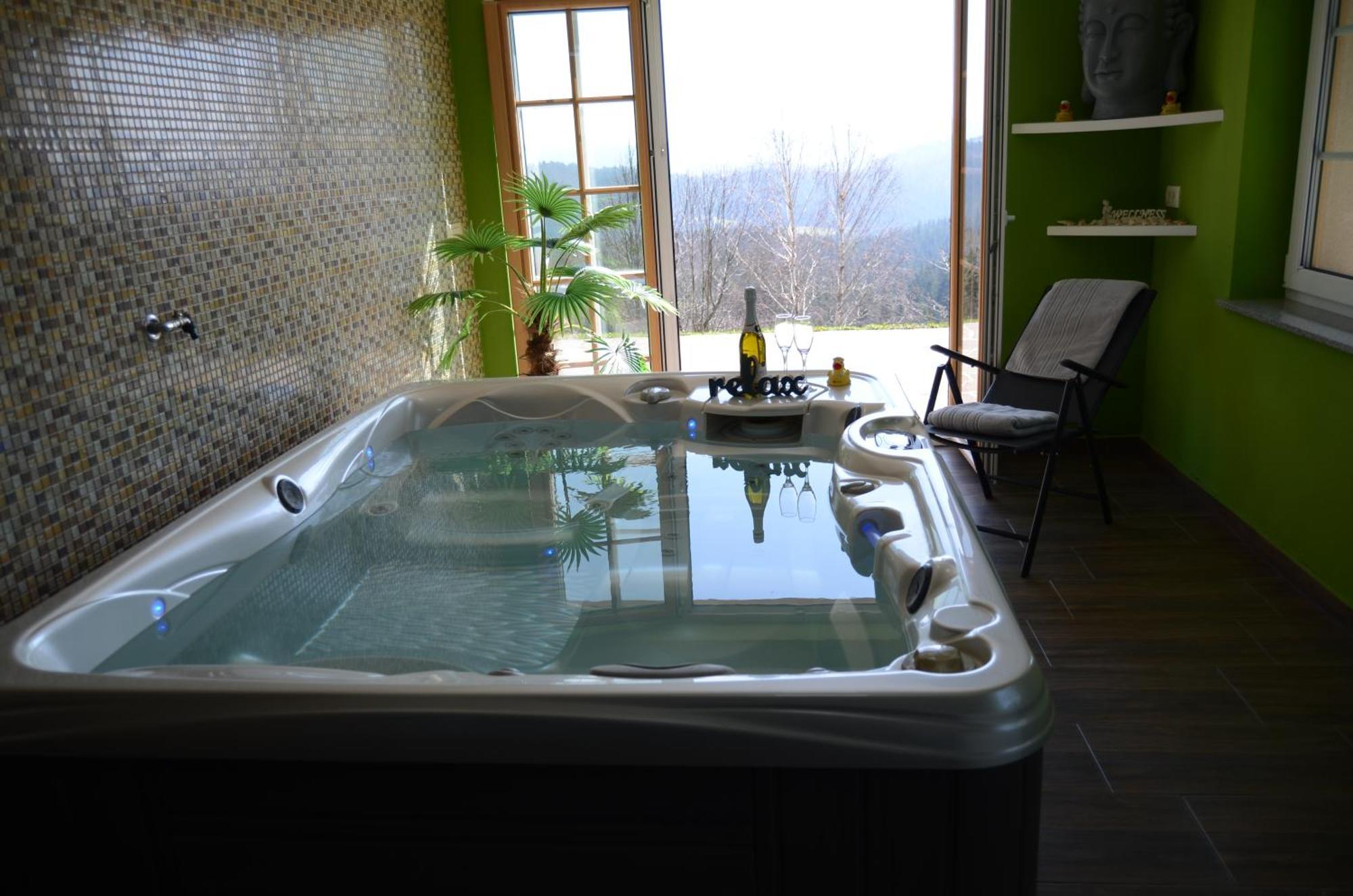 Holiday Home With Hot Tub And Sauna Sabina Rovte Exterior foto