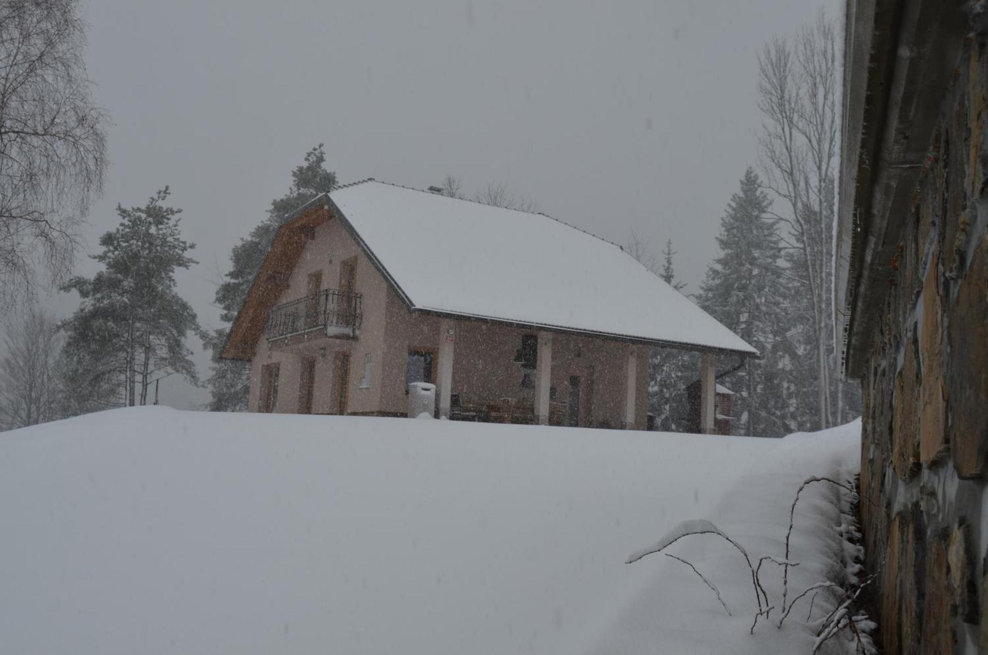 Holiday Home With Hot Tub And Sauna Sabina Rovte Exterior foto