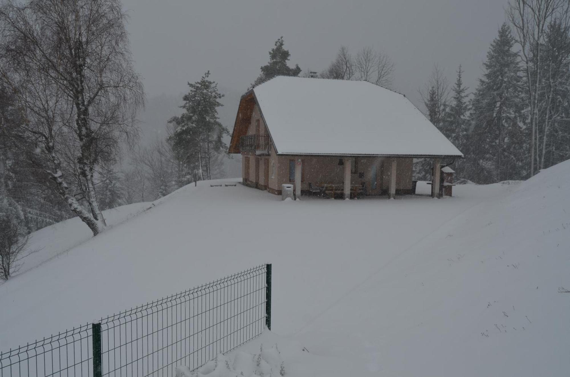 Holiday Home With Hot Tub And Sauna Sabina Rovte Exterior foto