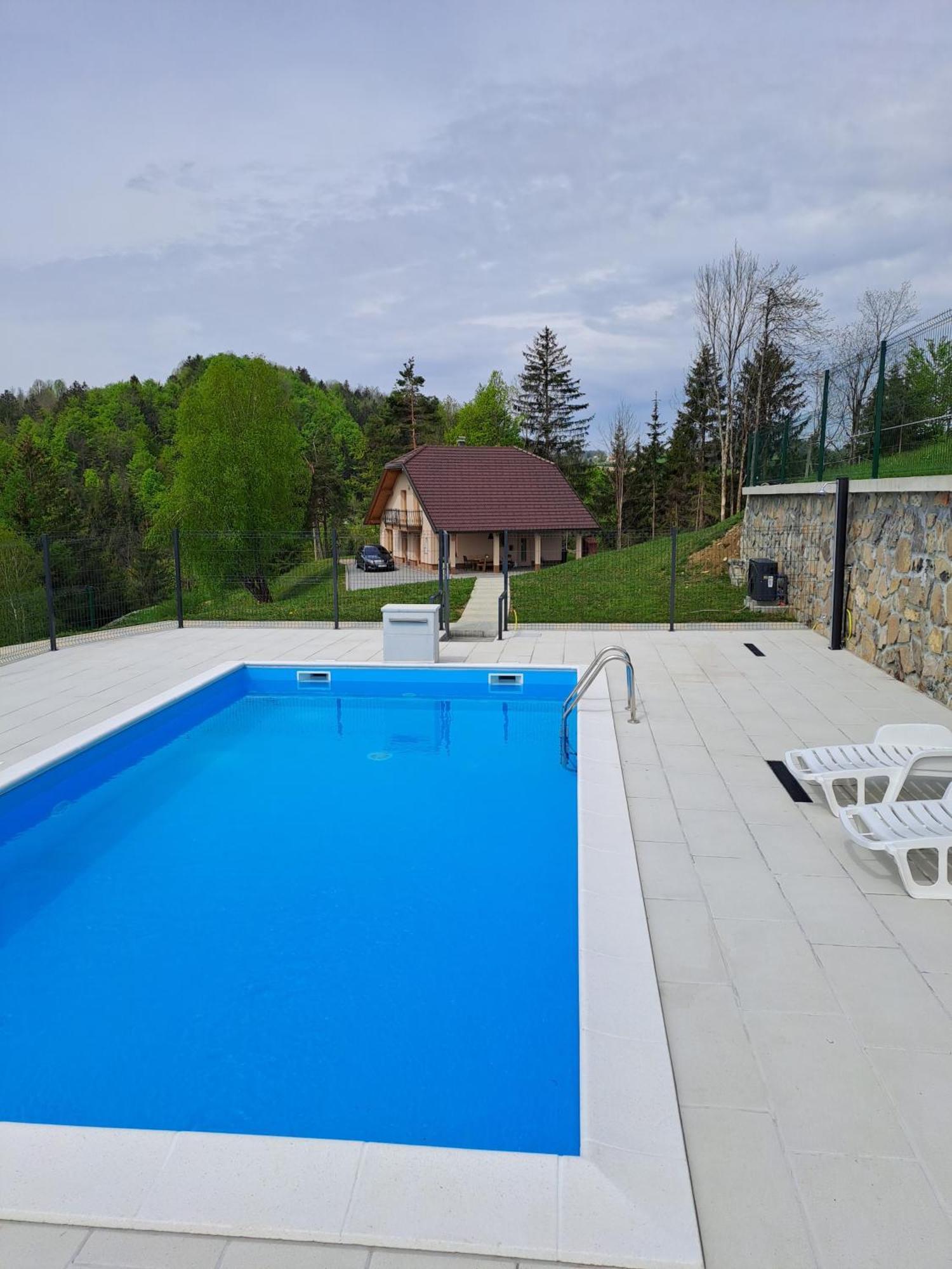 Holiday Home With Hot Tub And Sauna Sabina Rovte Exterior foto